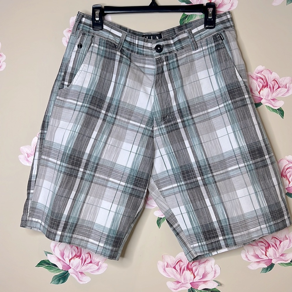 BillaBong Casual Men Shorts.  W-13
